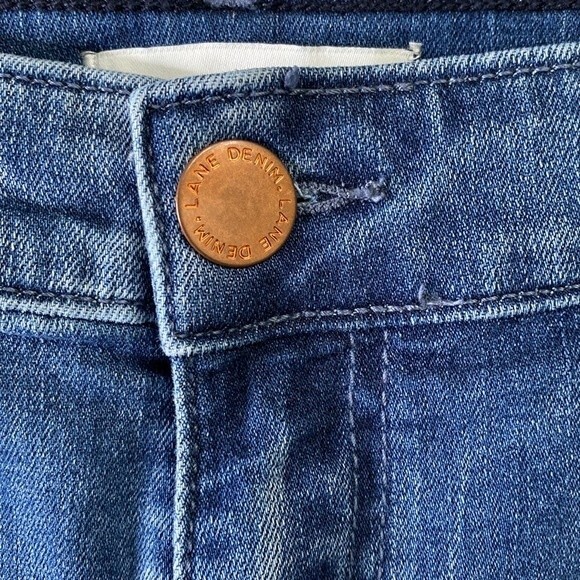 Lane Bryant Mid-Rise Wide Leg Pedal Distressed Jean Short Signature Fit Stretchy - Picture 4 of 14